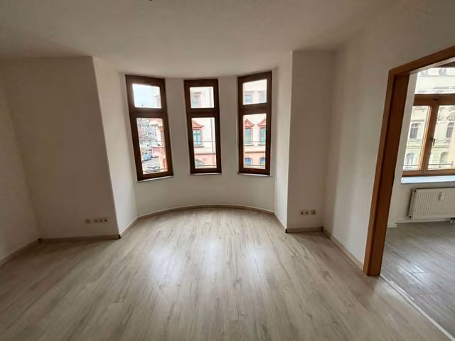Une pièce de 38 m² libre dans un immeuble de 1900 à Zwickau